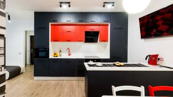 Studio Desain | Dapur pribadi | Lemari es, microwave, oven, dan kompor