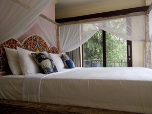 Romantic Room, 1 Bedroom, Private Bathroom, Park View | Garden view - Manada Guesthouse (Ubud)