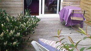 Basic Double Room (Améthyste) | Terrace/patio - Les chambres d'hôtes de Kérael (Lanveoc)
