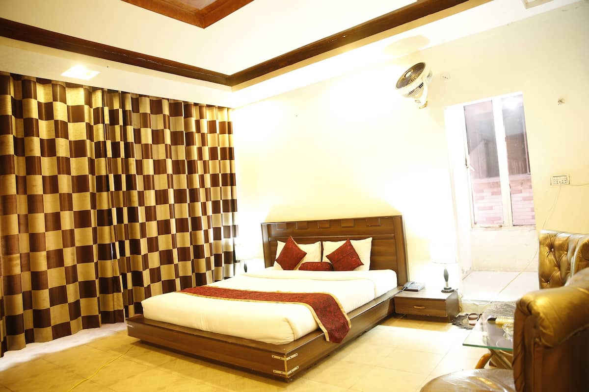In-room safe, soundproofing, rollaway beds, free WiFi