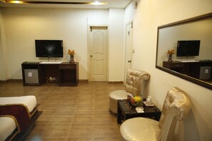 In-room safe, soundproofing, rollaway beds, free WiFi - Hotel Premier Inn (Lahore)