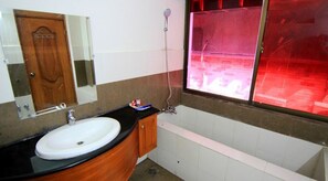 Regadera, regadera tipo lluvia, amenidades de baño gratuitas, batas 
