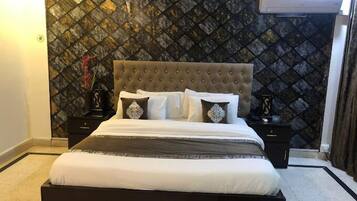 Double or Twin Room | In-room safe, soundproofing, free WiFi, bed sheets