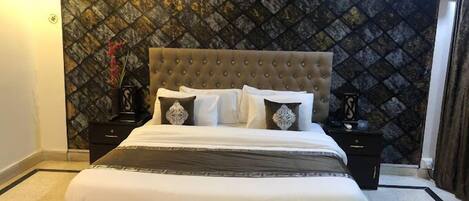 Doppel- oder Zweibettzimmer | Zimmersafe, schallisolierte Zimmer, kostenloses WLAN, Bettwäsche