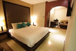 Junior Suite | Soundproofing, free WiFi - Hotel Grand Inn (Lahore)