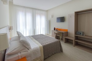 Minibar, in-room safe, desk, iron/ironing board - San Felice 135 (Bologna)