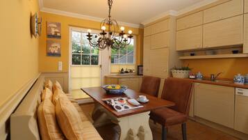 Room, Private Bathroom | Shared kitchen