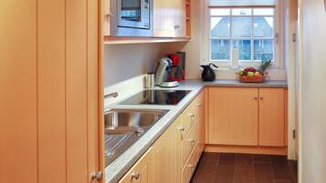 Room, Private Bathroom, Garden View | Shared kitchen