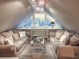 Room, Private Bathroom, Garden View | Lounge