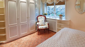 Habitación, baño privado, vistas al jardín | 2 dormitorios