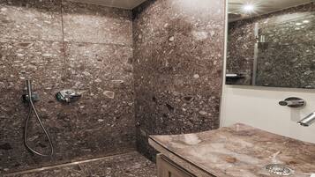 Room, Private Bathroom, Partial Sea View | Bilik Mandi
