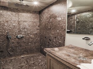 Room, Private Bathroom, Partial Sea View | Bilik Mandi