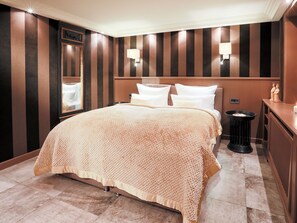 Zimmer, eigenes Bad, eingeschränkter Meerblick