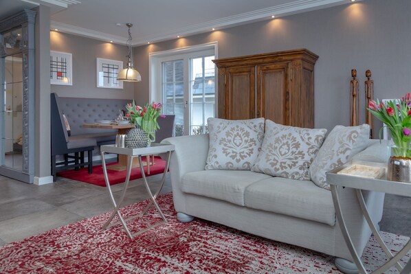 Zimmer, eigenes Bad, eingeschränkter Meerblick | Lounge