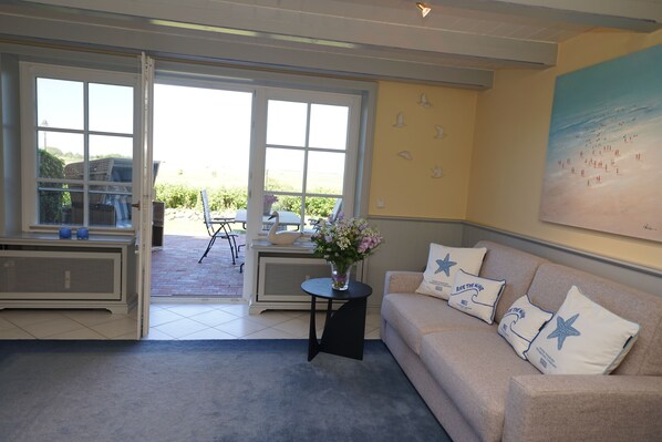 Room, Private Bathroom | Lounge - Ferienwohnung Heefwai 2 "w2" (Sylt)