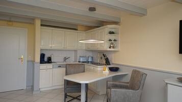 Zimmer, eigenes Bad | Gemeinschaftsküche | Kochgeschirr/Geschirr/Besteck