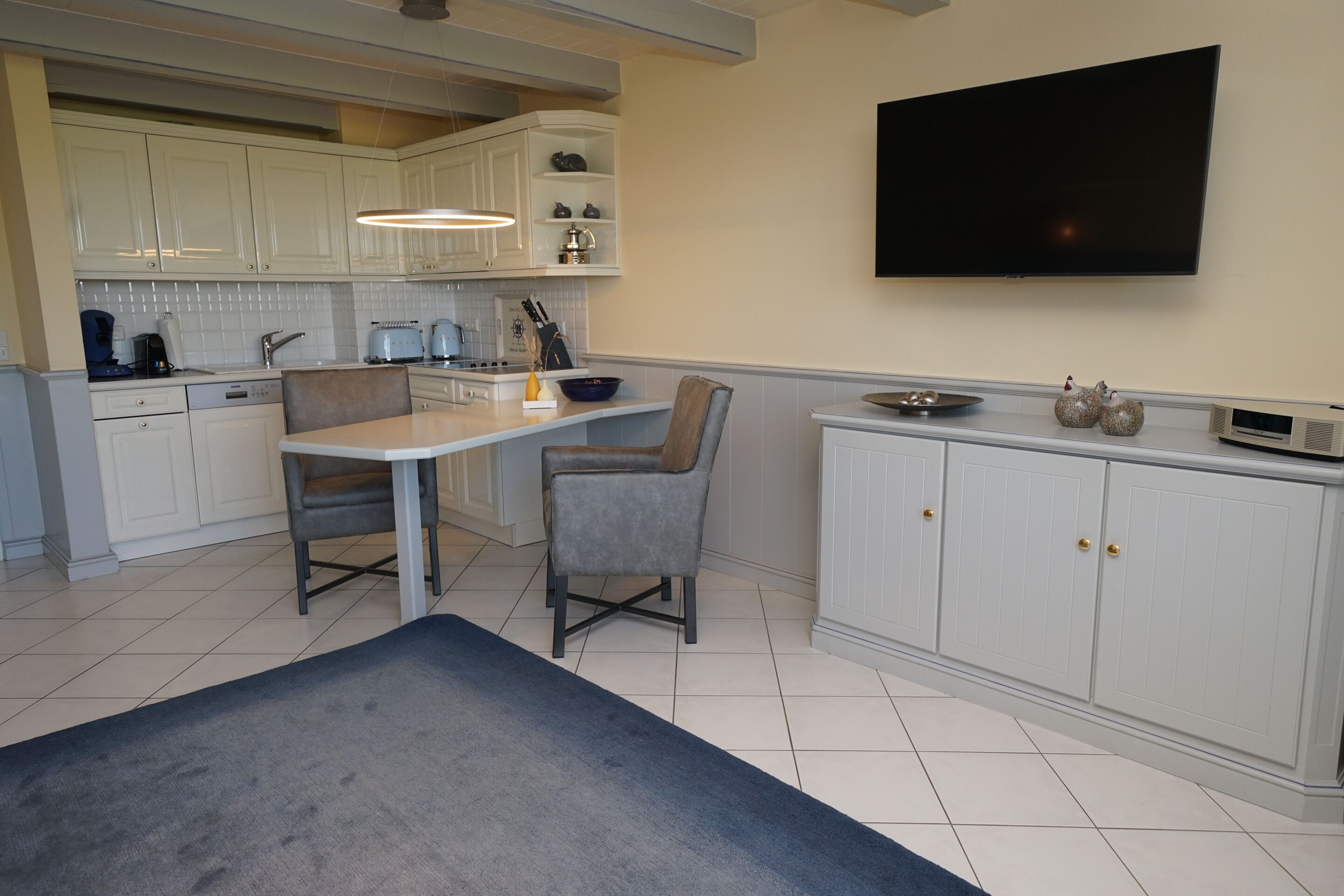 Room, Private Bathroom | Dining