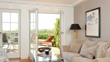Room, Private Bathroom, Sea View | Lounge