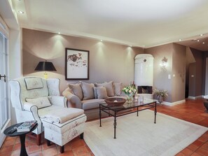 Chambre, salle de bain privée, vue sur la mer | Divers