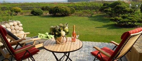 Chambre, salle de bains privée, vue mer | Terrasse/Patio