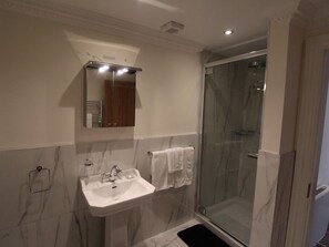 Apartment, Private Bathroom (Apartment 5) | Bathroom