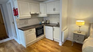 Apartment, Private Bathroom (Apartment 1) | Private kitchen