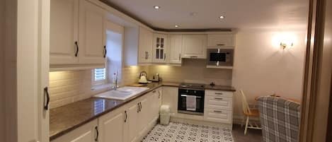 Departamento, baño privado (Apartment 5) | Cocina compartida