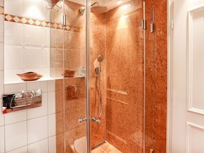 Room, Private Bathroom | Bathroom - Ferienwohnung Heefwai 2 "w3" (Sylt)