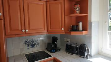 Room, Private Bathroom | Shared kitchen