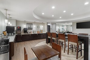 Sudah termasuk sarapan prasmanan setiap hari