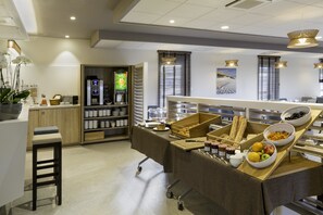 Daily buffet breakfast for a fee