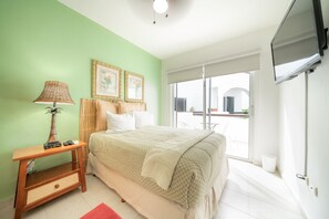 Familienapartment, 3 Schlafzimmer | 3 Schlafzimmer, Zimmersafe, Schreibtisch, Bügeleisen/Bügelbrett