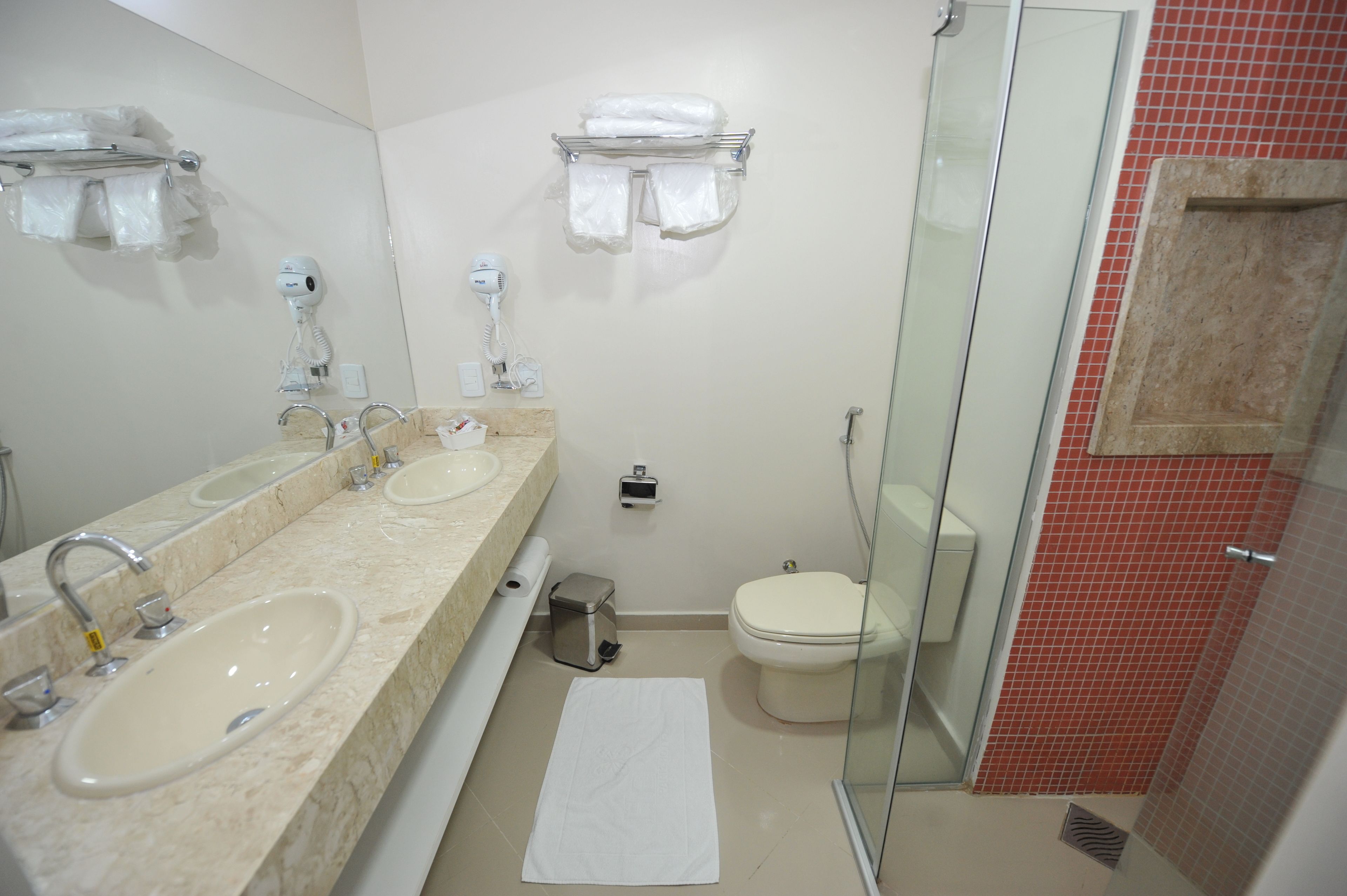 deluxe twin room, 1 bedroom | bathroom | shower, free toiletries, hair dryer, towels