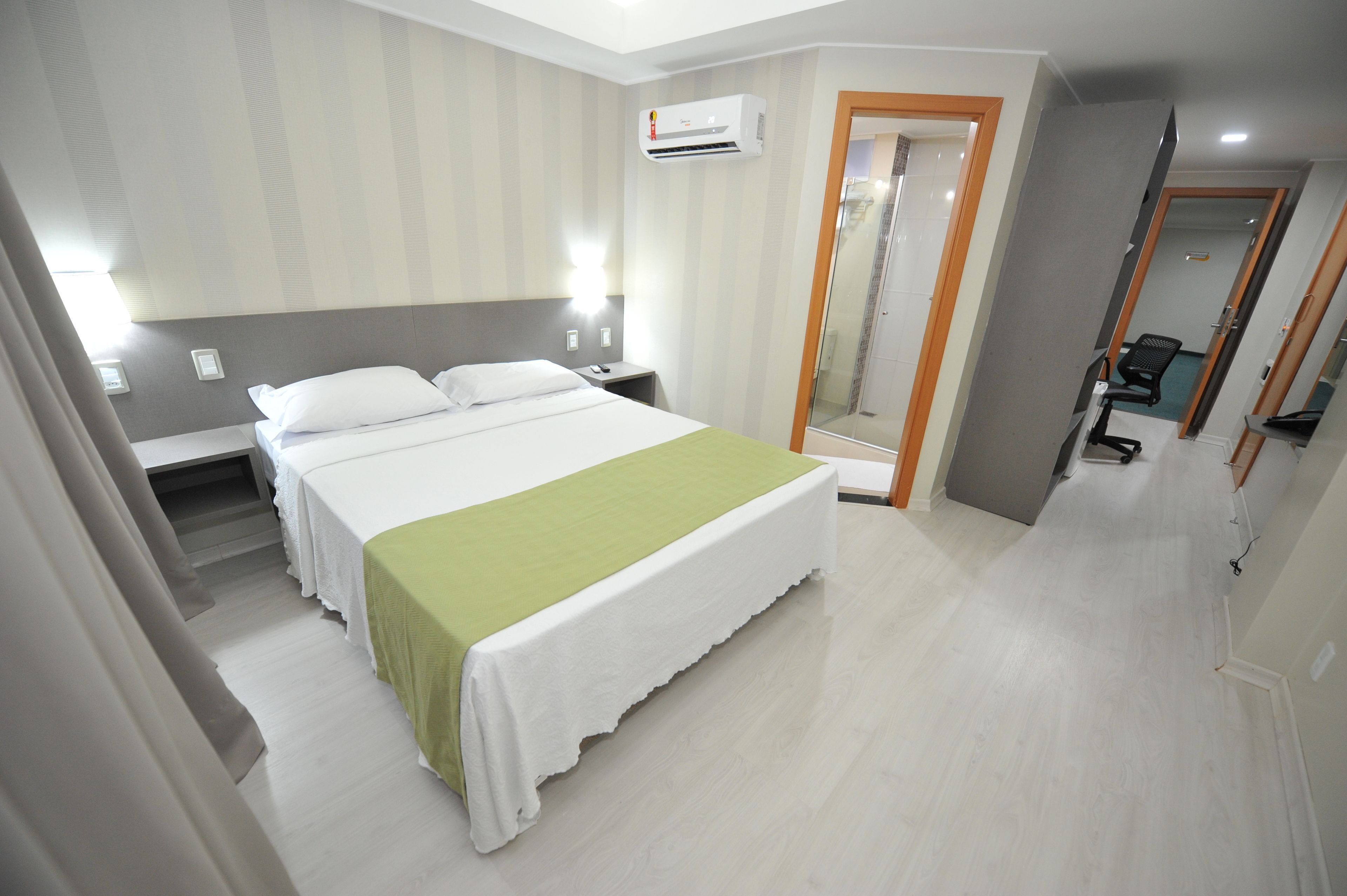 1 habitación, minibar, caja de seguridad en la habitación y escritorio 