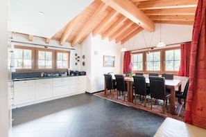 Chalet, 4 Bedrooms, Mountain View | Private kitchen