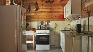 Apartemen Comfort, 2 kamar tidur | Dapur pribadi | Lemari es besar, kompor, dan ketel listrik