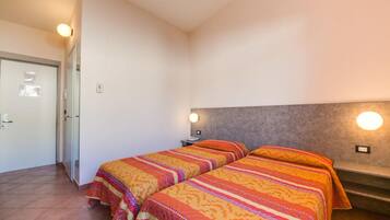 Una scrivania, Wi-Fi gratuito