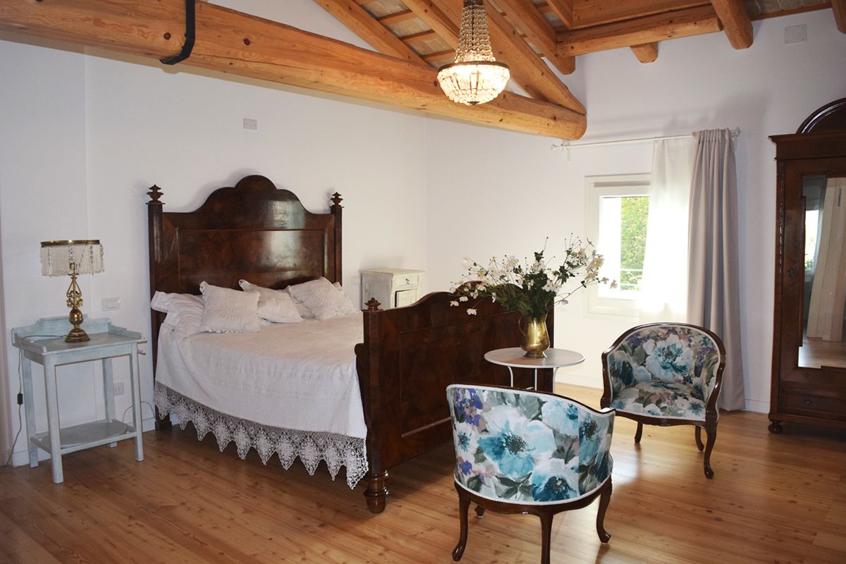 Deluxe Room, Park View | Iron/ironing board, free WiFi