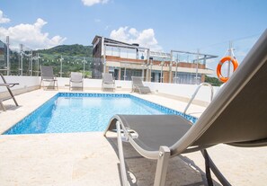 Pool - Hotel Grand H&R (Villeta)