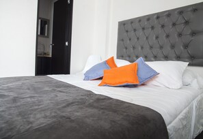Room - Hotel Grand H&R (Villeta)