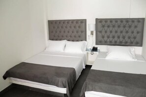 Familienzimmer, 2 Doppelbetten | Kostenloses WLAN