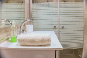 Studio Suite | Bathroom amenities - Beautiful Studio in Eilat Free WiFi (Eilat)