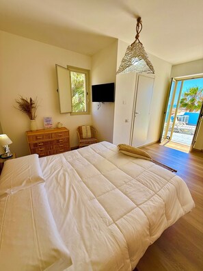 Superior Double Room, 1 Queen Bed, Terrace, Sea View | Frette Italian sheets, premium bedding, down comforters - Albergo Terrazze Sul Mare  (Pozzallo)