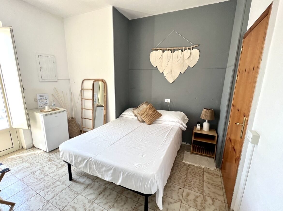 Phòng đôi tiện nghi đơn giản, 1 giường đơn lớn, hiên, quang cảnh biển | Bộ trải giường bằng vải Frette của Ý, bộ đồ giường cao cấp 