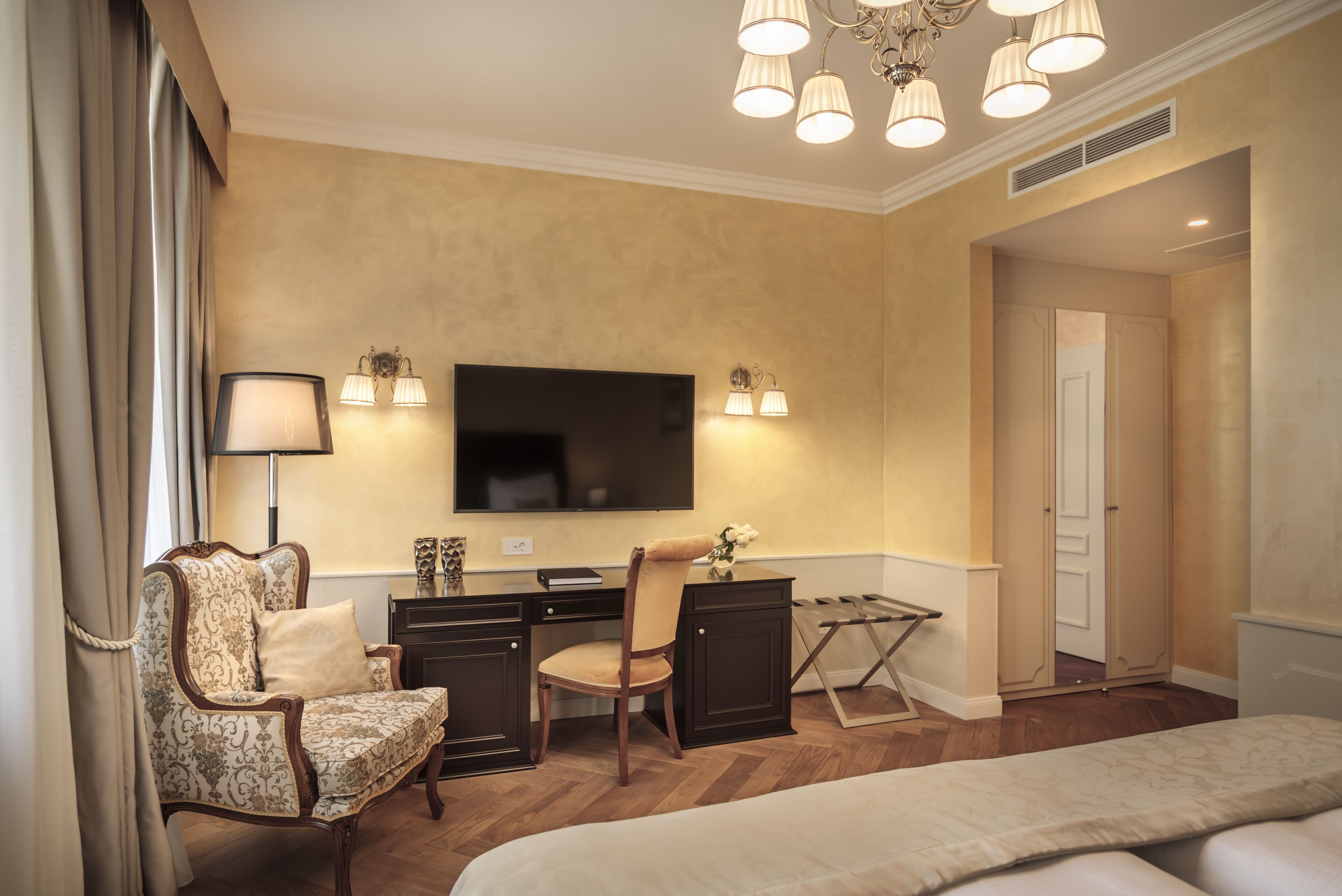 superior double room | minibar, in-room safe, desk, free cots/infant beds