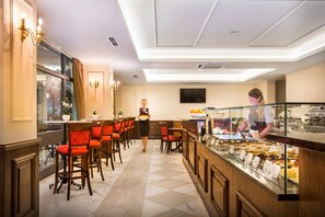 Café da manhã e jantar