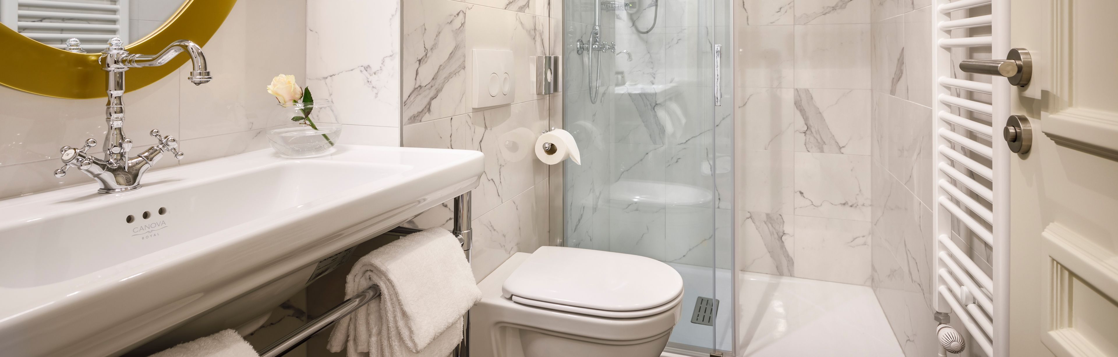 superior double room | bathroom | free toiletries, hair dryer, bathrobes, towels