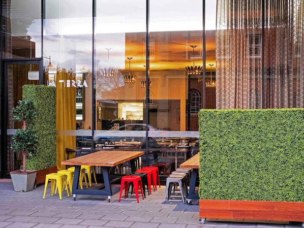 Exterior - Mantra Albury Hotel (Albury)