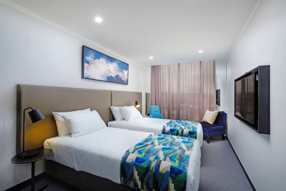 2 bedrooms, premium bedding, in-room safe, blackout drapes