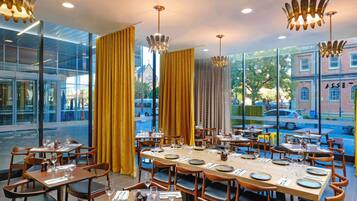 Petit déjeuner, déjeuner et dßner servis sur place